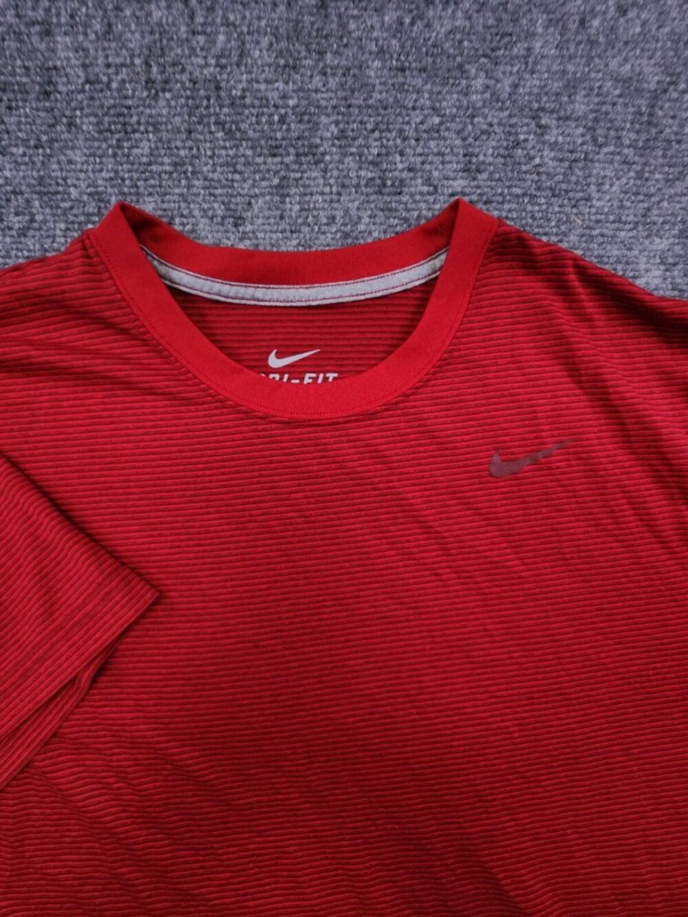 Nike Dri Fit Mens TShirt XL Red Stripe Short Sleeve Activewear Top W/ Swoosh